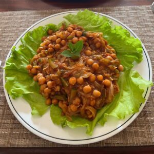 Garbanzos fritos con vegetales